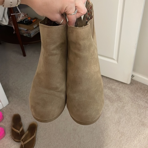 Light brown suede bootie size 8 - Picture 5 of 7